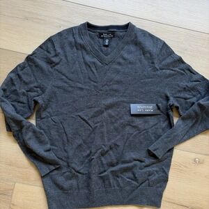 Mark Law Men's  V-Neck Sweater Size Medium 100% Extra Fine Merino Wool